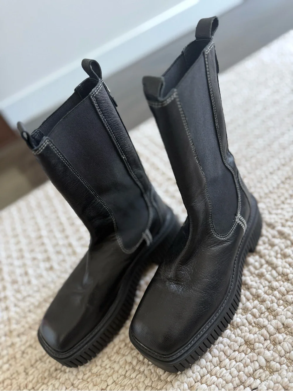 ASRA stylish black